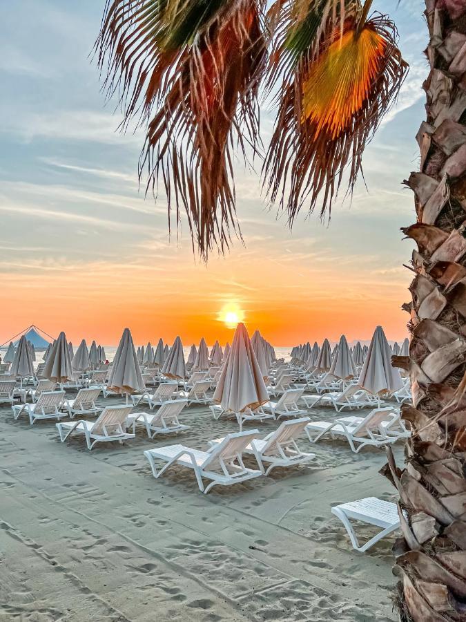 Grand Blue Fafa & Resort Kryemëdhej