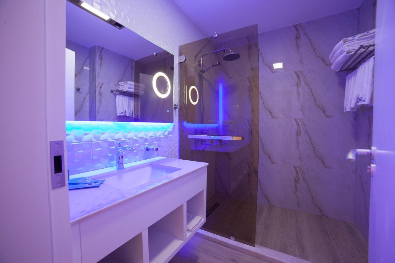 Grand Blue Fafa & Resort Kryemëdhej