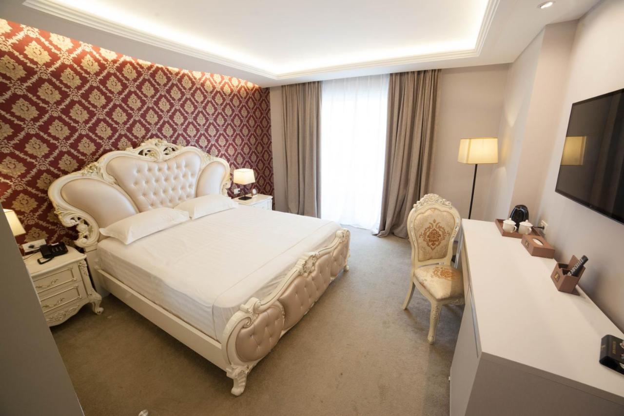 Grand Blue Fafa & Resort Kryemëdhej